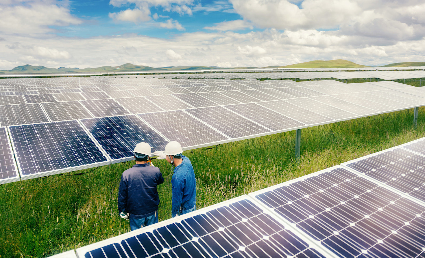 中国的供应商已加入苹果公司对可再生能源项目的承诺，例如四川省的太阳能农场。