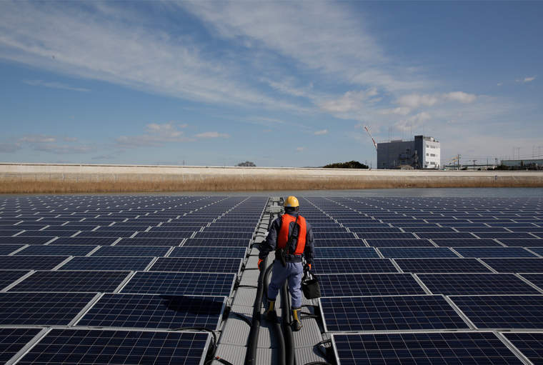 Ibiden, a component supplier outside Nagoya, Japan, maintains a floating solar photovoltaic facility Ibiden是日本名古屋以外的一家组件供应商,该公司维护着一座漂浮太阳能光伏发电设施