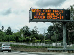 南加州高速公路上的病毒警报。