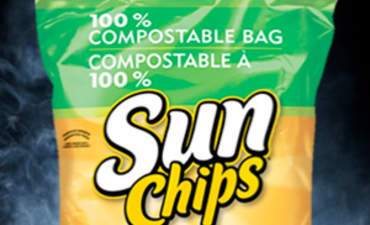 SunChips堆放在加拿大货架上的第一个可堆肥袋的特色图像