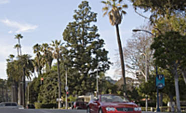 贝弗利山的房地产开发商“脚踏实地”的形象