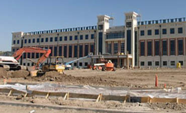 城市、州和联邦政府如何使建筑更加环保