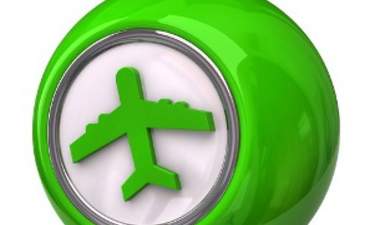赛车朝着可持续的航空燃料特色图像