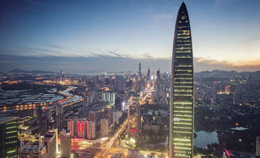 由于有600多家公司参与的碳排放交易计划，中国深圳获得了C40奖。