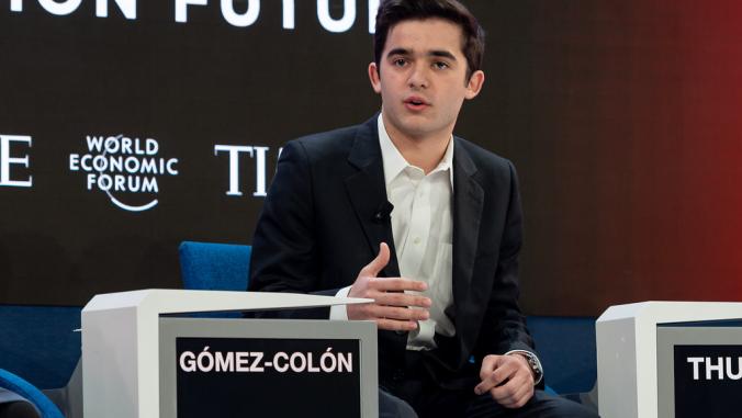 萨尔瓦多·Gómez-Colón在达沃斯发表讲话