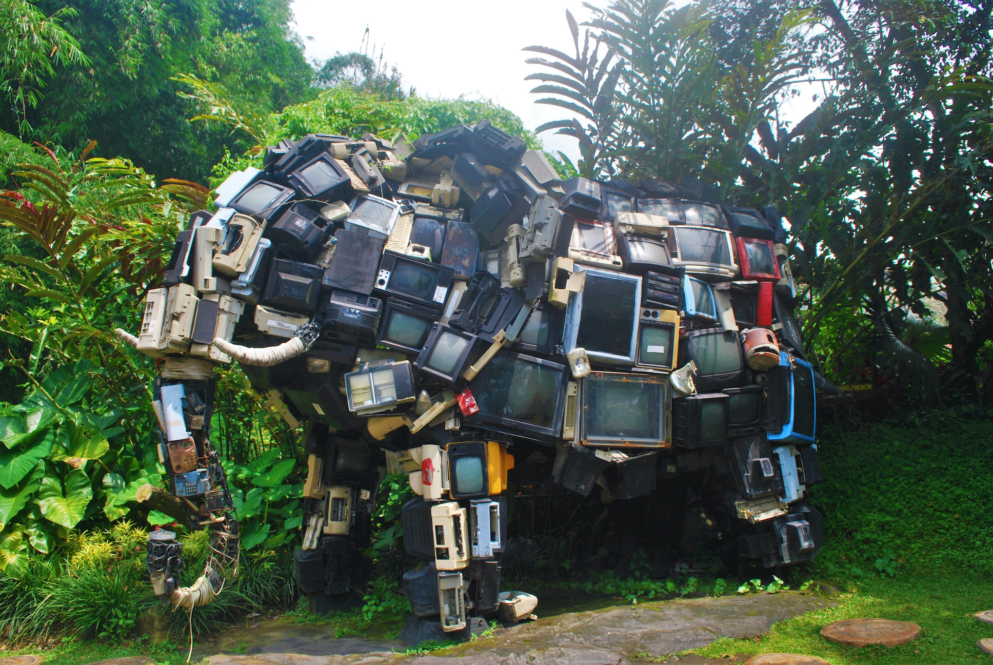 巴厘岛的电子垃圾大象