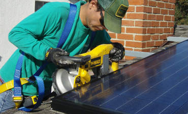 SolarCity试图通过制作自己的面板特色图像来击败网格